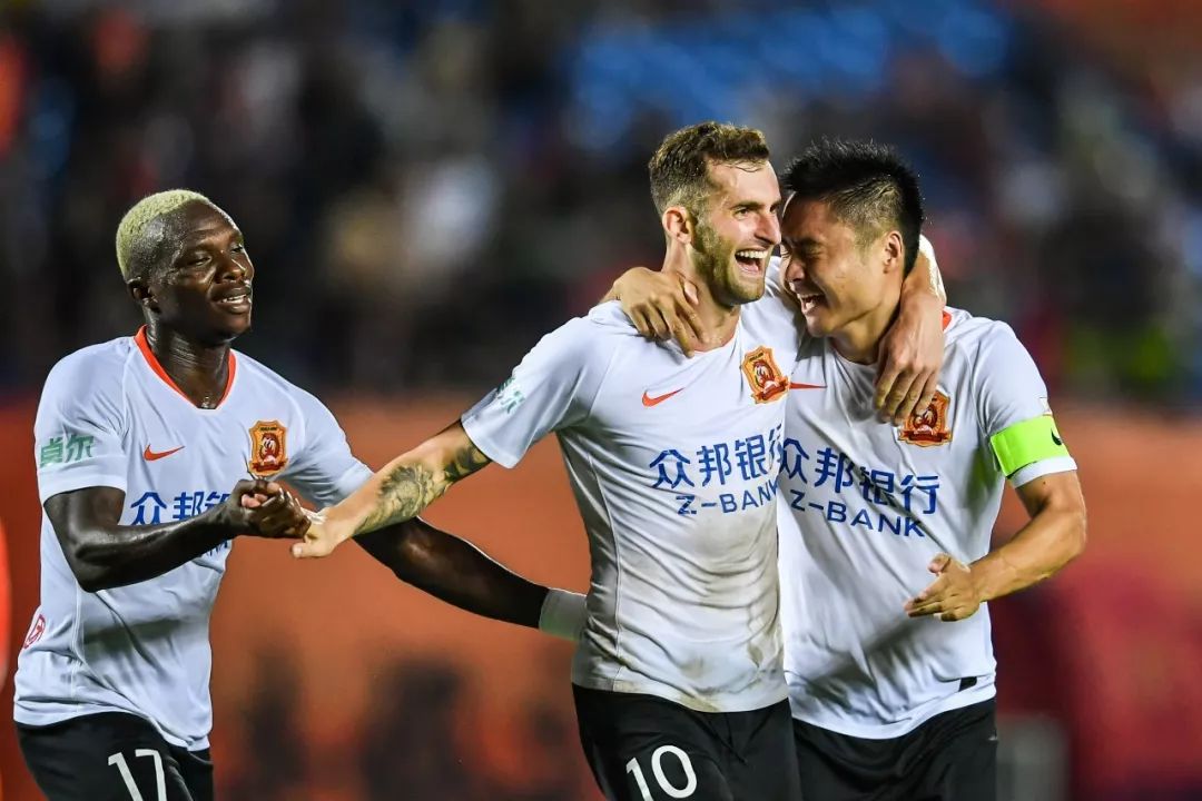 bob体育官网-法国客场力克法罗群岛，提前锁定小组头名(法国对法罗群岛)